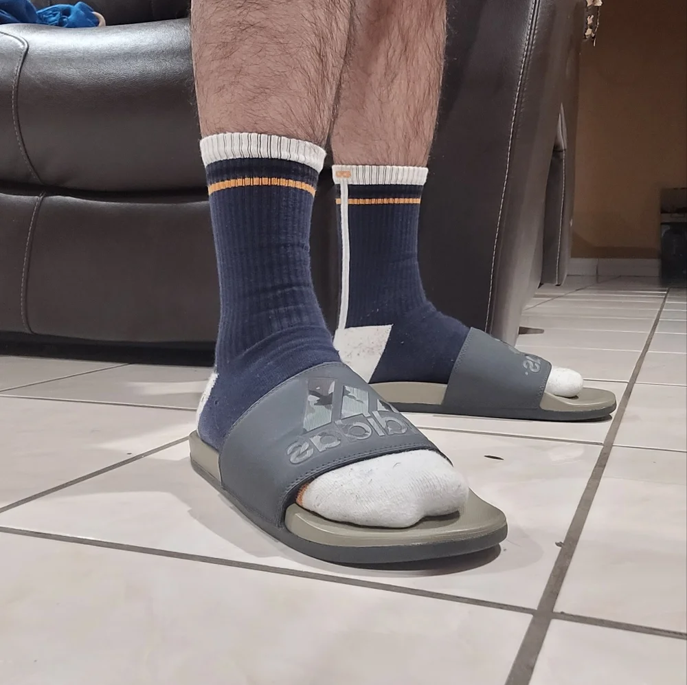 Adidas slides - Picture 1 of 8